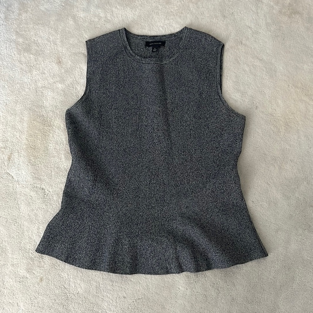 Ann Taylor fitted blouse. Stretch fabric. Size L